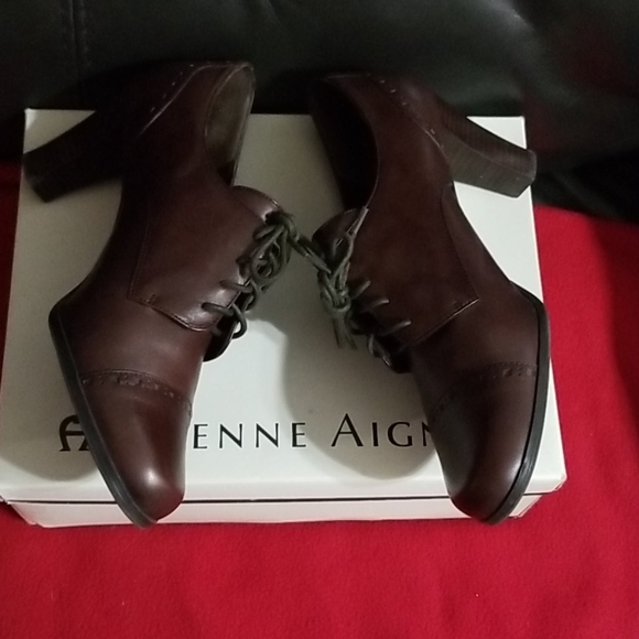 Shoes - Picture 2 of 5